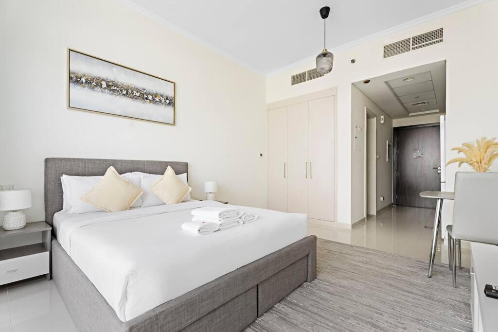 Comfortable Studio In Damac Hills Apartment Dubai